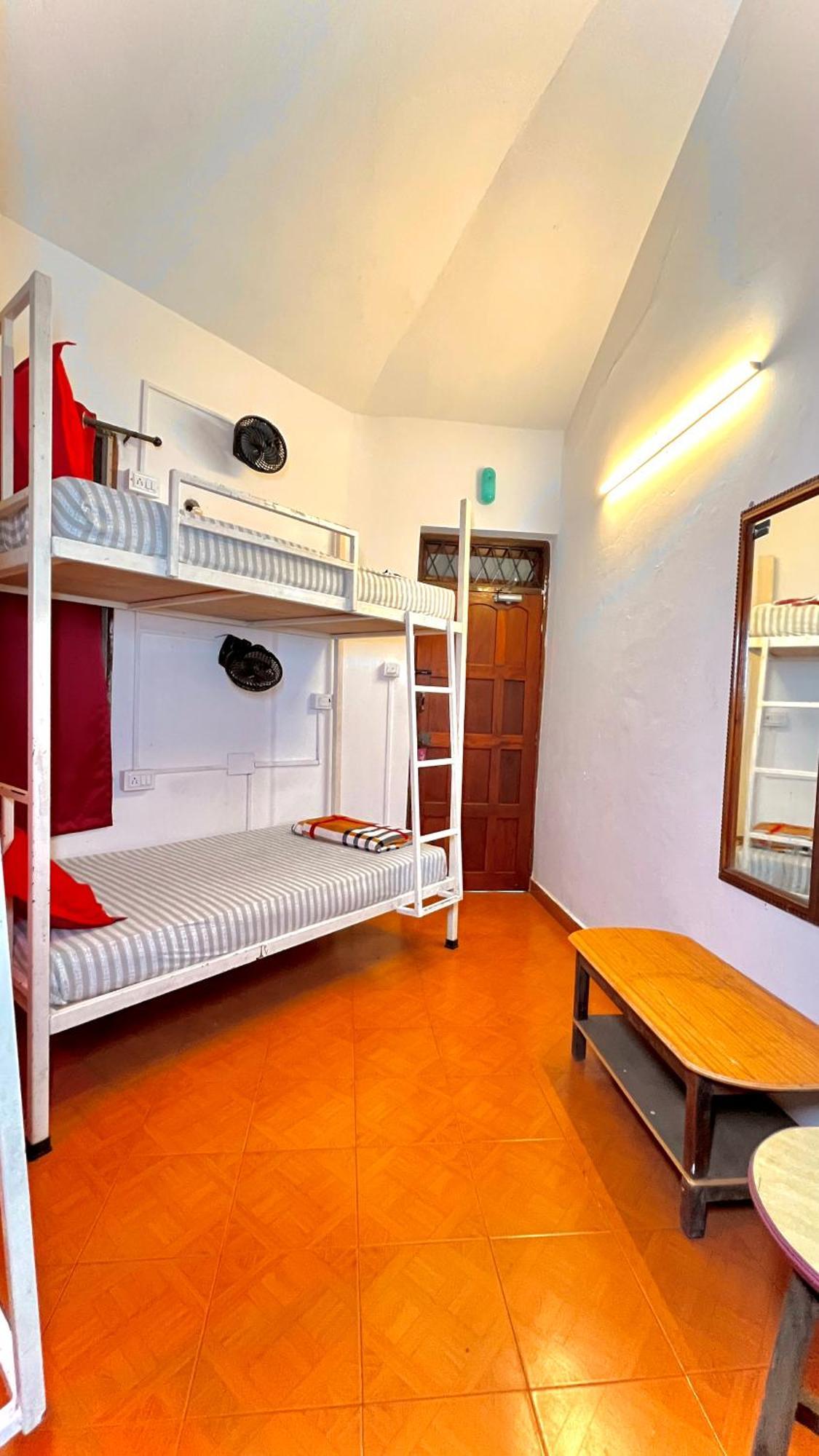 Mitra Hostel Vagator Eksteriør bilde