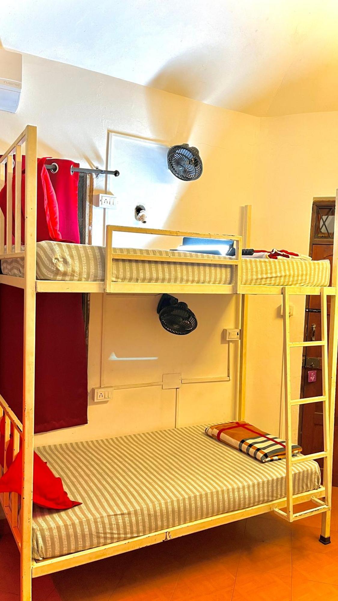 Mitra Hostel Vagator Eksteriør bilde